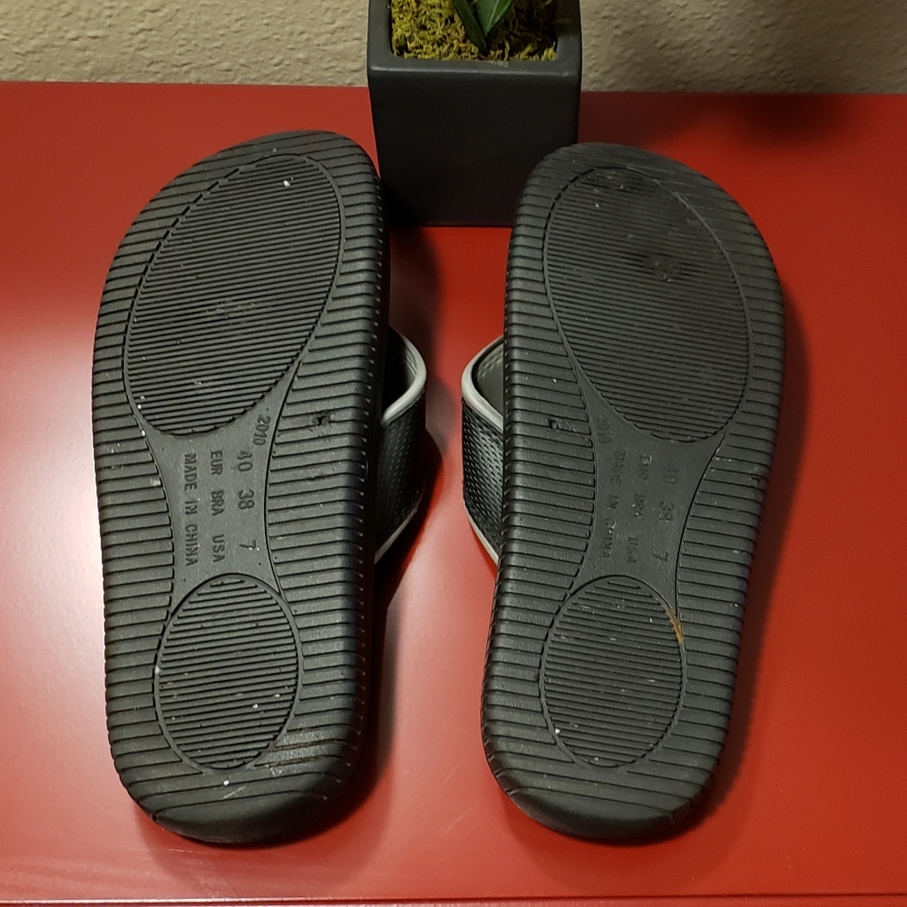 Mens Apt 9 flip flops - Picture 5 of 5
